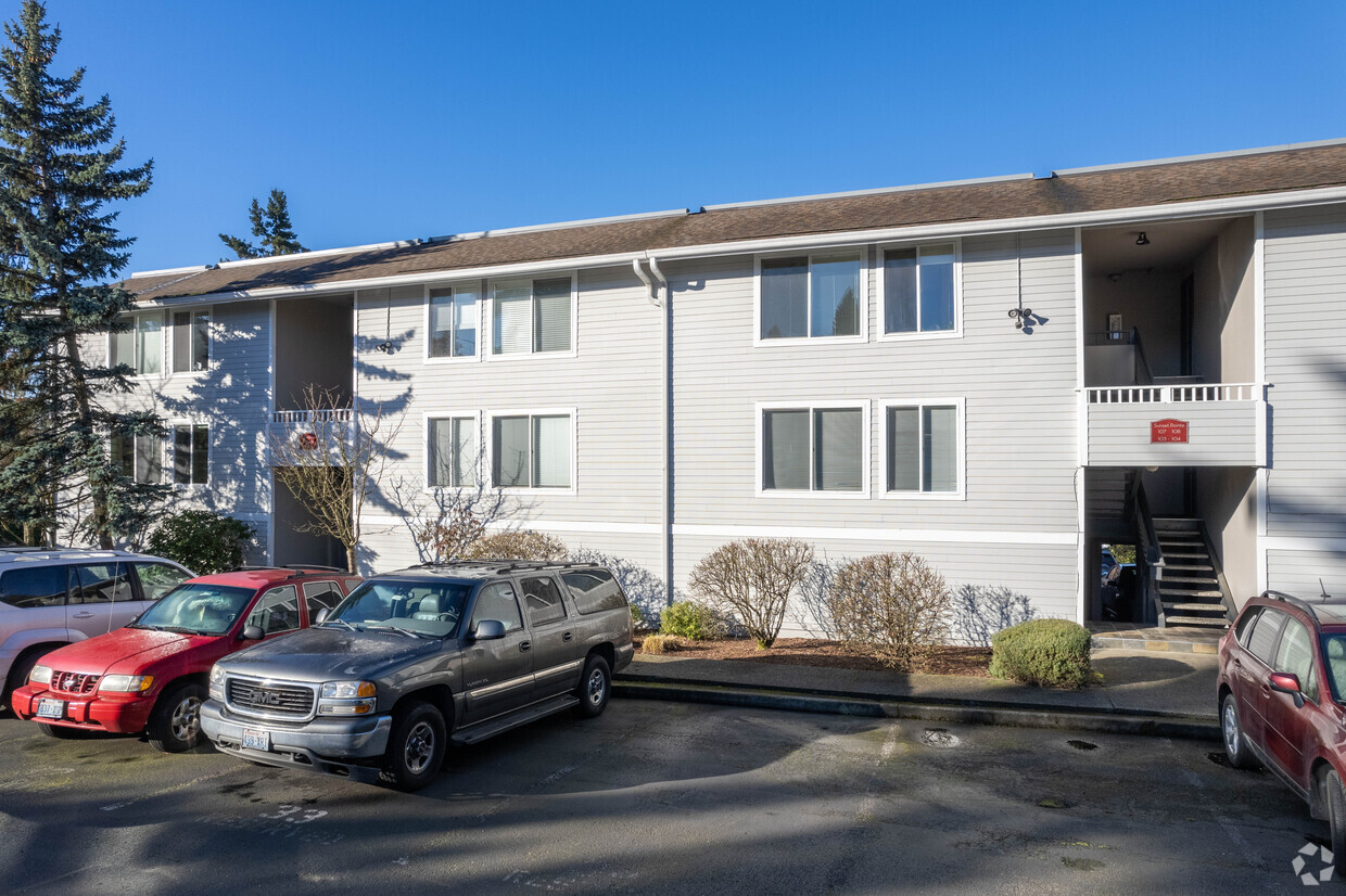 Exterior - Sunset Pointe Apartments