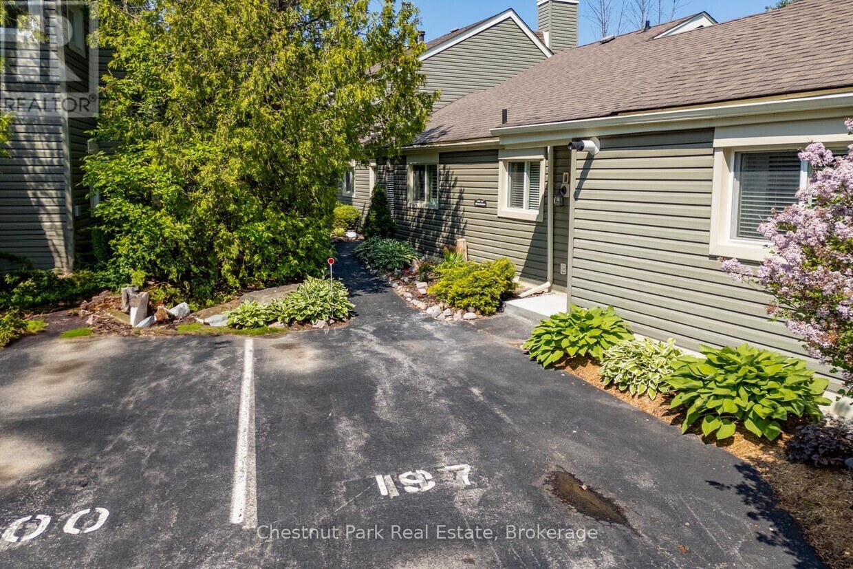 Primary Photo - 197 Escarpment Crescent