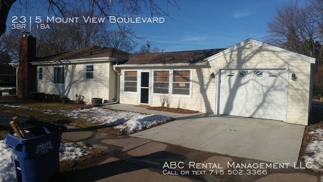 Building Photo - Single family home with 1 car garage!