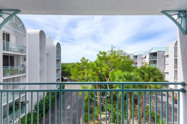 Building Photo - 2 Bedroom 2 Bathroom in the Salt Ponds Con...