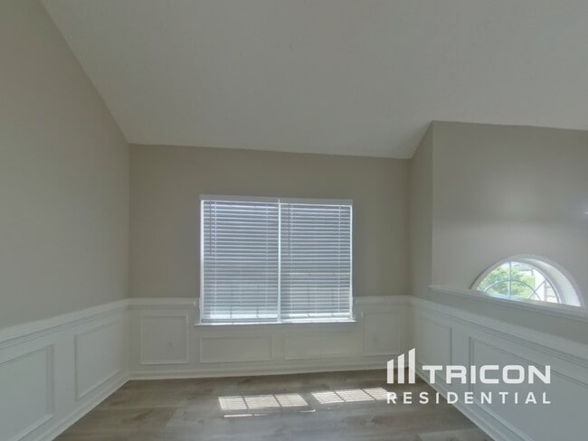 Building Photo - 731 Tullamore Way