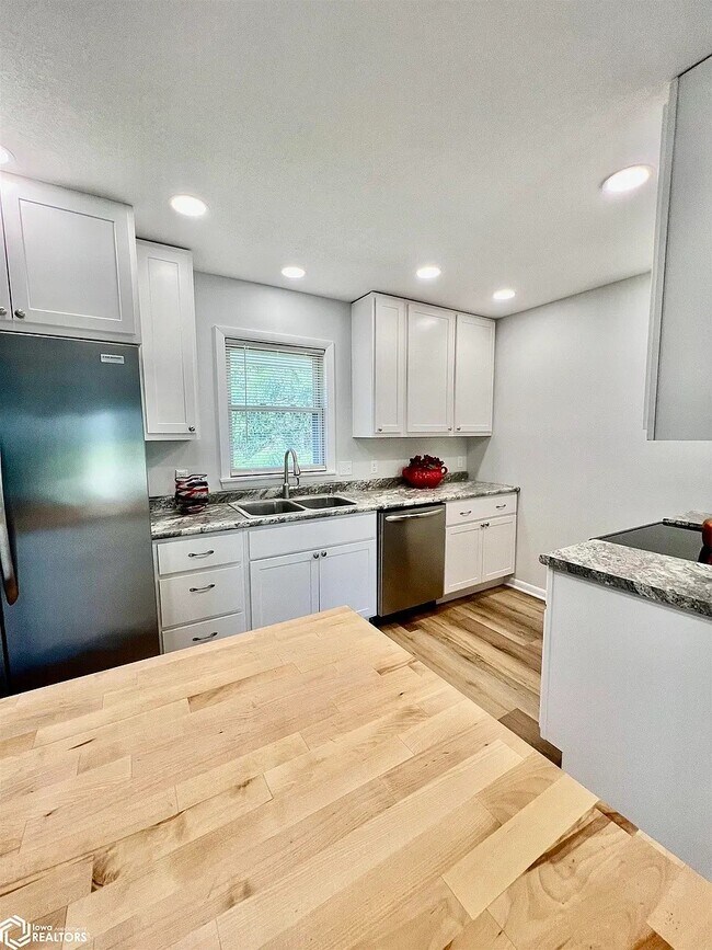 Kitchen - 505 N 3rd St
