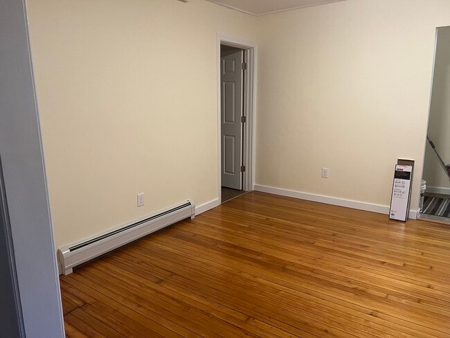 dining area - 682 Tyler St