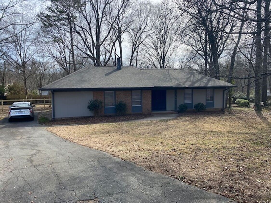 Foto principal - Rama Rd area -Updated 3 bed,2 bath ranch fence in cul-de-sac