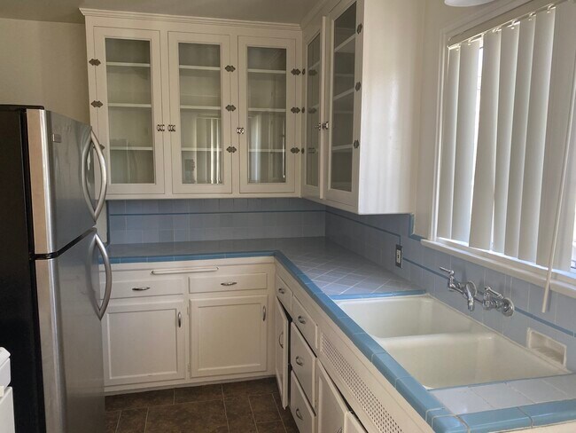 Kitchen - 2443 Arizona Ave