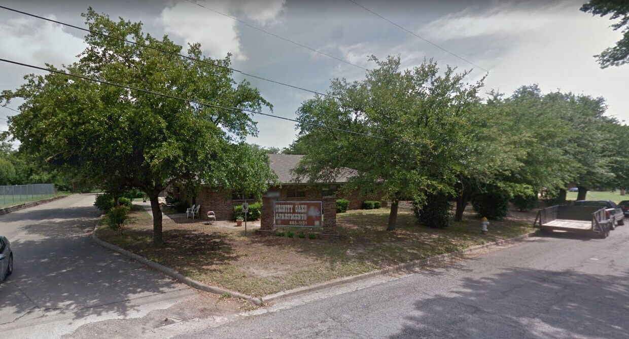 Building Photo - 600 Woodlawn St