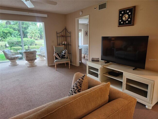 Foto del edificio - 6713 Stone River Rd