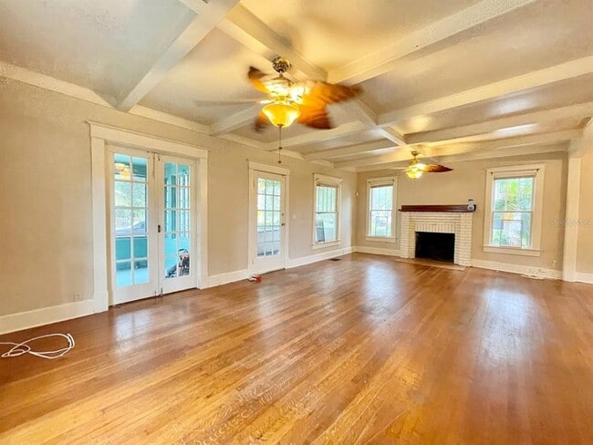 Building Photo - 557 6th Ave N