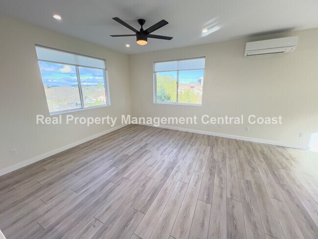 Foto del edificio - AVAILABLE NOW - Recently Built Custom Home...