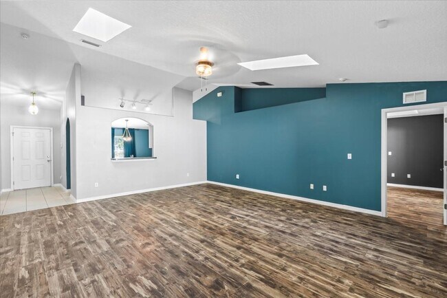 Foto del edificio - Spacious 3/2 in Pine Lake