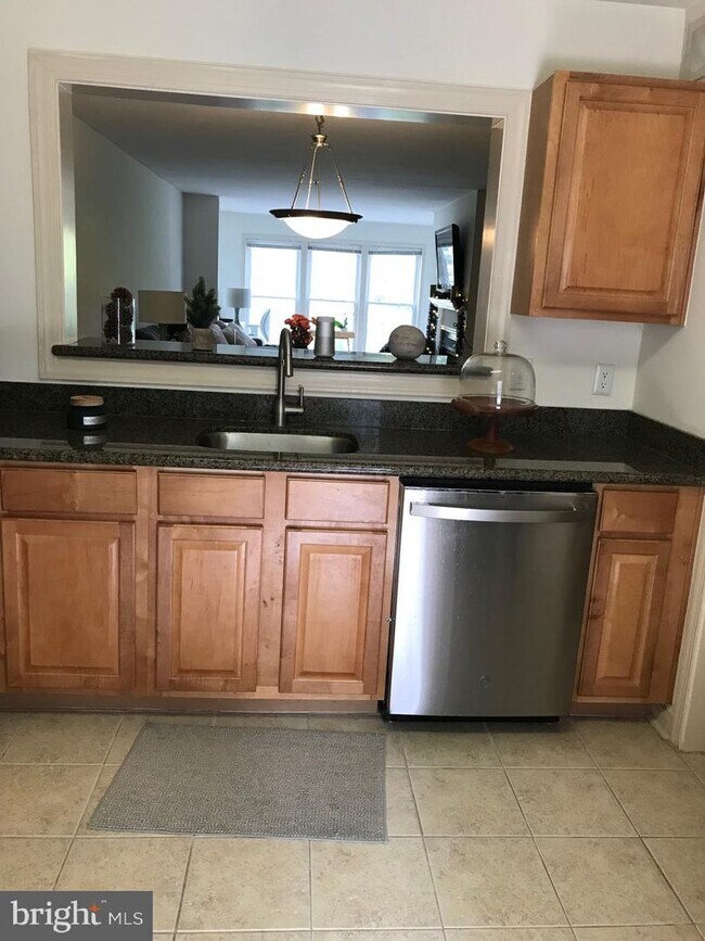 10248 Appalachian Cir Unit 1B1, Oakton, VA 22124 Room for Rent in Oakton, VA