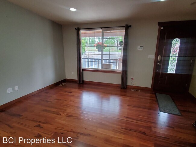 Building Photo - 2 br, 2 bath House - 11312 17th Ave E