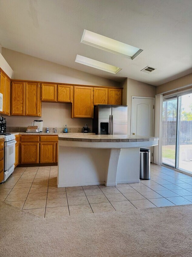 Foto del edificio - Single Family Home located in South Bakersfield