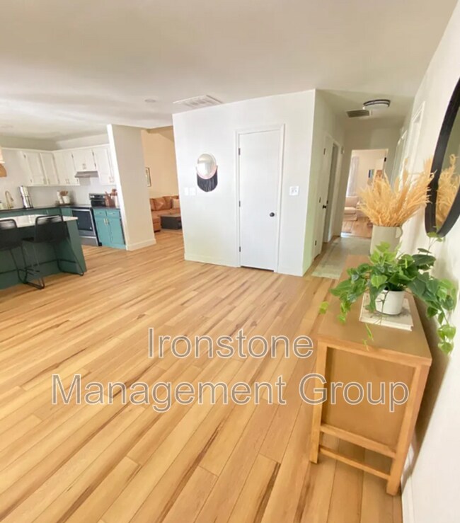 Foto del edificio - 2516 E 74th Pl