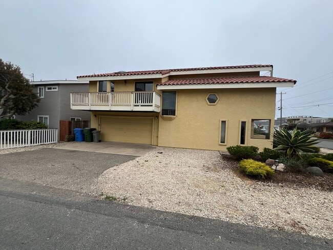 Building Photo - 390 Rennel St