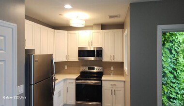 Building Photo - 148 E Park Ave