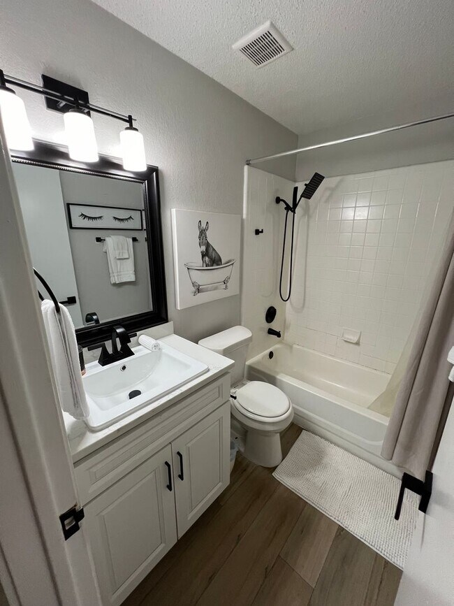 Foto del edificio - PRELEASING FOR MID JANUARY!  3 bedroom off of 183!