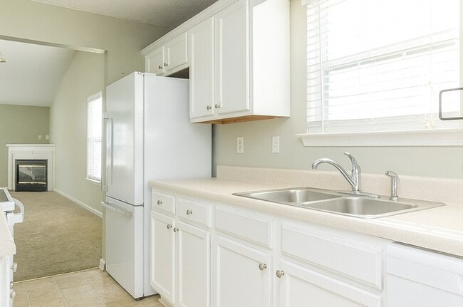 Foto del edificio - 1701 Summerwoods Ln