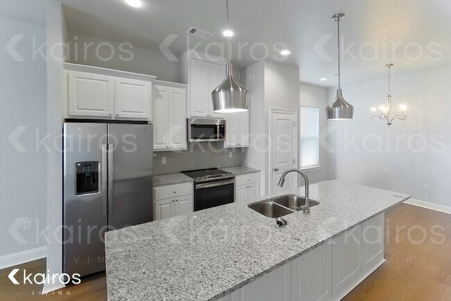 Building Photo - 4816 W Dacha Ln