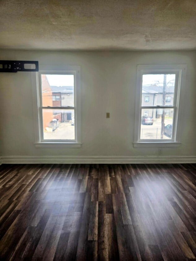 Primary Photo - 322 N 14th St