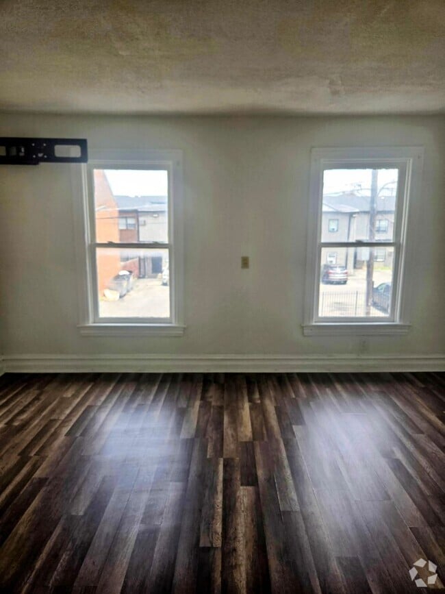 Building Photo - 322 N 14th St