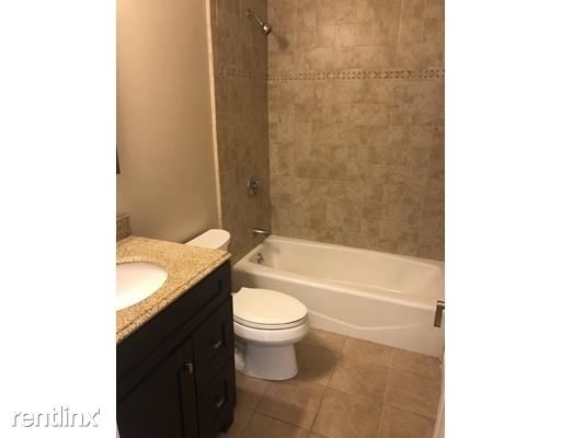 Foto del edificio - 2 br, 1 bath  - 291 D Street #1 NG 1