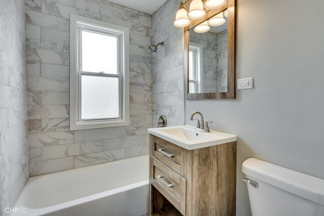 Building Photo - Beautiful renovated 2BR / 2Ba row house