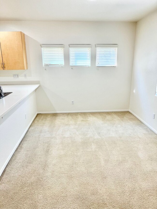 Foto del edificio - 3bd 3bth Gated