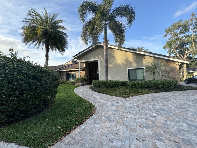 Foto del edificio - 2903 Banyan Blvd Cir NW