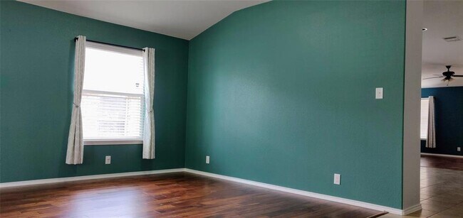 Building Photo - 309 Riverine Way
