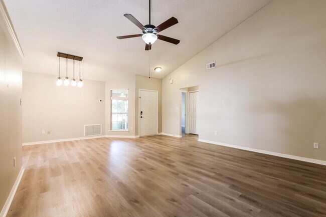 Building Photo - 2377 Roanoke Ct