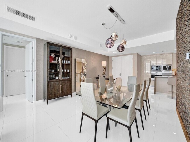 Foto del edificio - 17475 Collins Ave