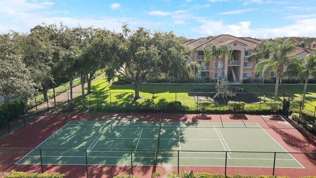 Building Photo - 261 SW Palm Dr