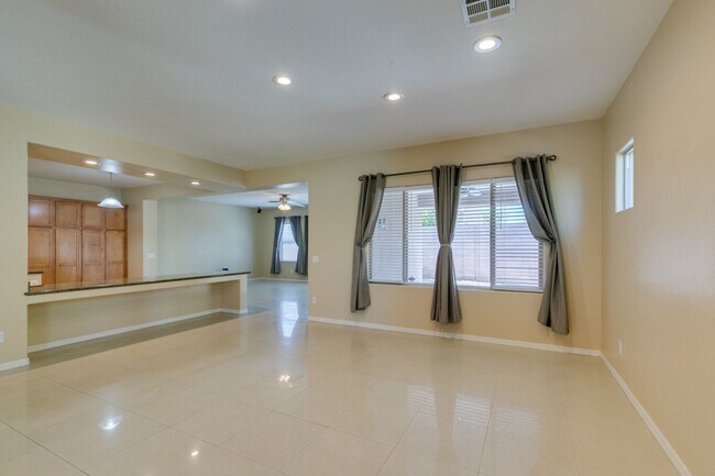 Foto del edificio - Fabulous Stallion Mountain Single Story