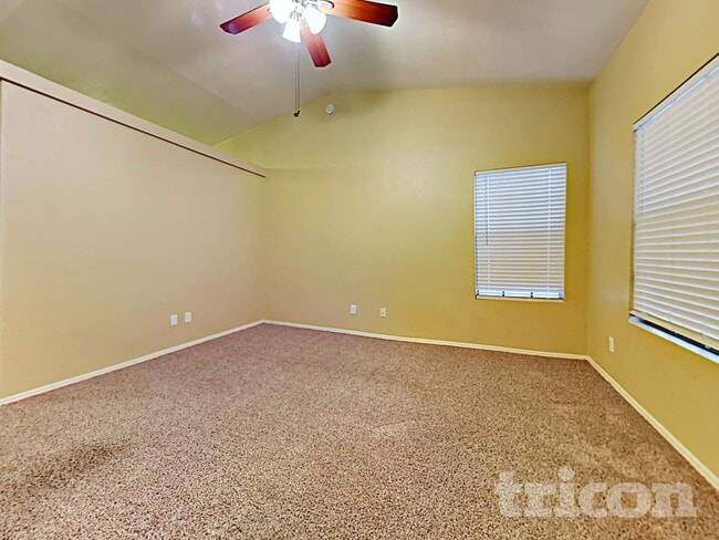 Building Photo - 515 E Rockwood Dr