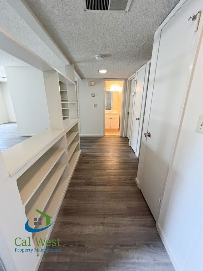 Building Photo - $2895 -  Downstairs 2 Bed 1.5 Bath-Updated Kitchen near Westgate Center