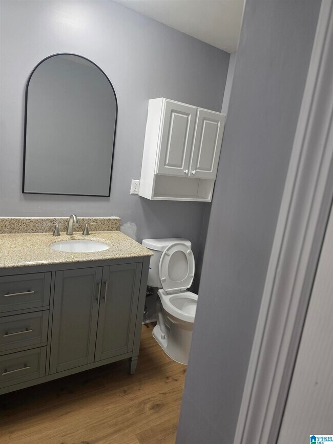 Foto del edificio - 529 Camellia Rd