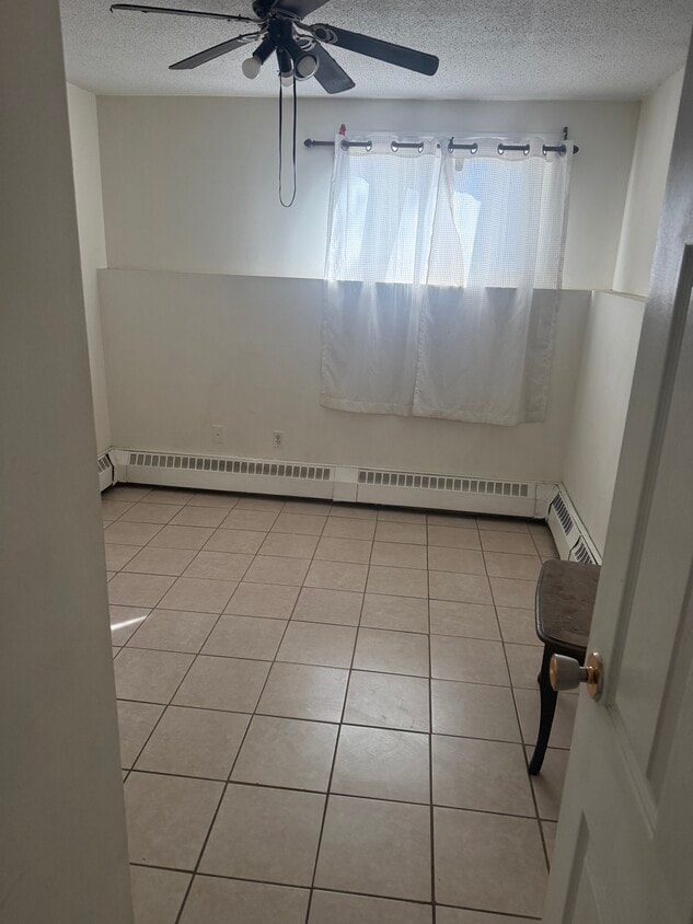 Building Photo - Unit For Rent