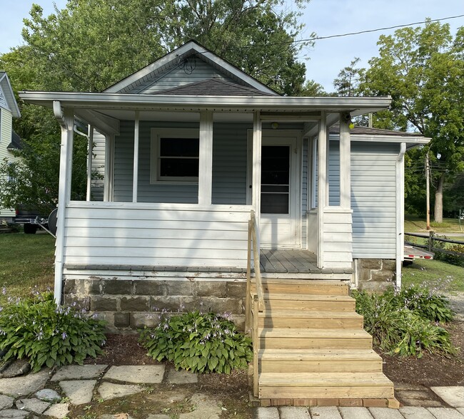 Building Photo - Blue (413)