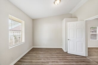 Building Photo - 10001 Lucore St