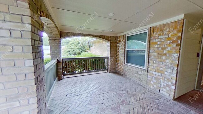 Building Photo - 2701 Deeringhill Dr