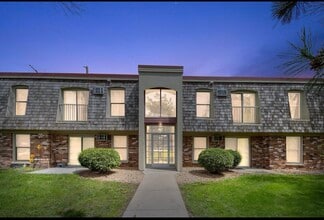 Building Photo - 907-911 11th Ave S