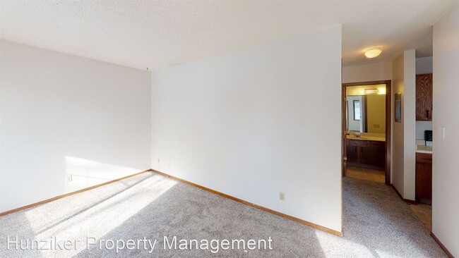 Building Photo - 215 S Sherman Ave