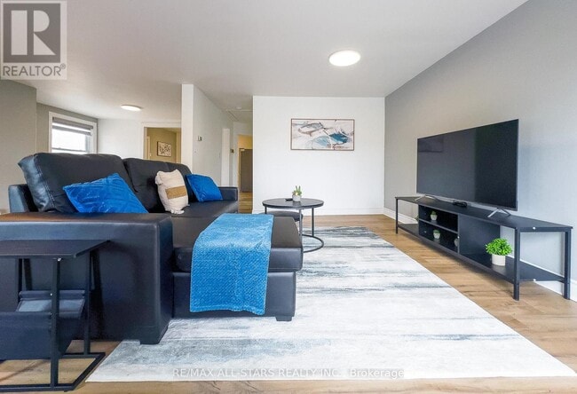 Building Photo - 36 Main St