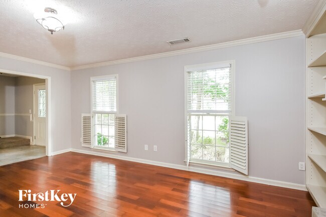 Foto del edificio - 1214 Hollytree Ct