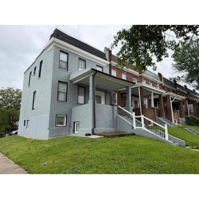 Building Photo - 100 N Hilton St