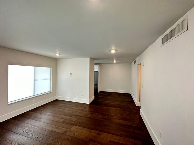 Foto del edificio - Renovated 2 Bed, 2 Bath Condo in Lakeside Community of Lake Maitland Terrace!!