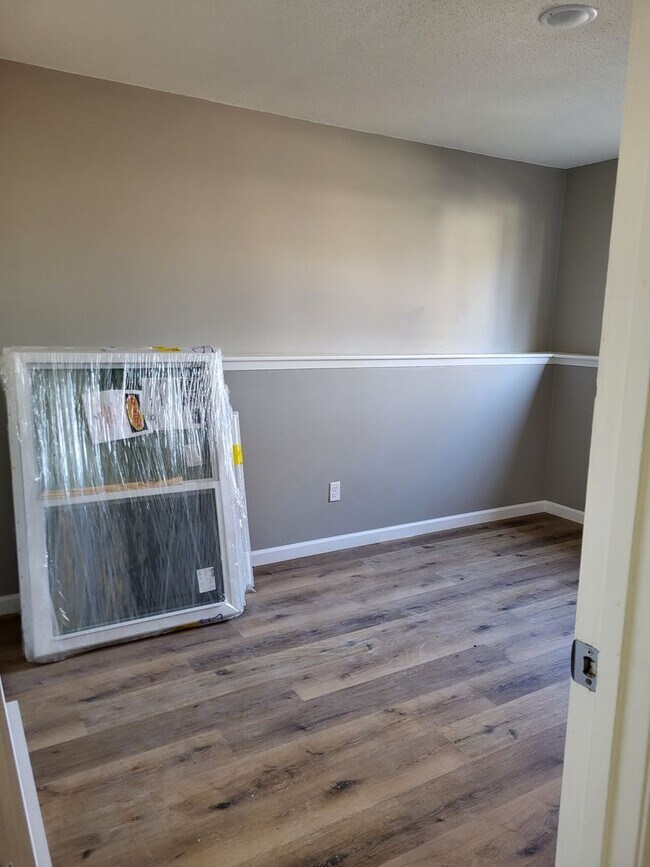 Building Photo - 210 Walnut St