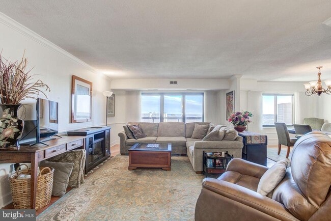 Building Photo - 307 Yoakum Pkwy