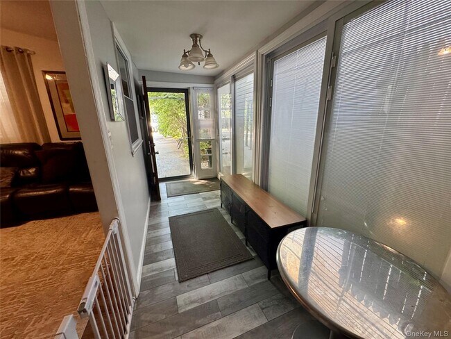 Foto del edificio - 749 E 224th St